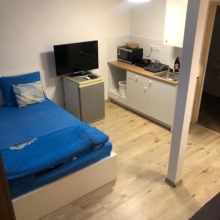 7Dab Rotten 4B3 Contactless Self Check-In Budapest Ngoại thất bức ảnh